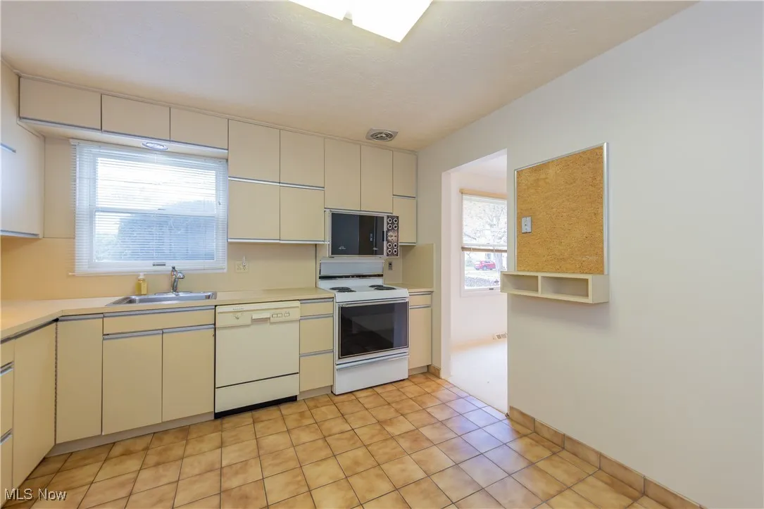 1098 Hillrock Drive, South Euclid, Ohio 44121,MLS Now Listing ID