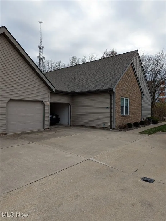 Attached 2 car garage