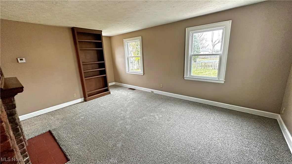 Plenty of room to put your furniture sand a nice built in shelf