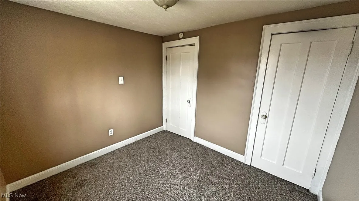 Another cozy bedroom