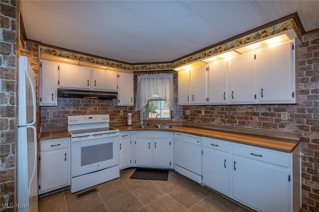 17 Trolleyview Lane, Olmsted Twp, Ohio 44138,MLS Now Listing ID