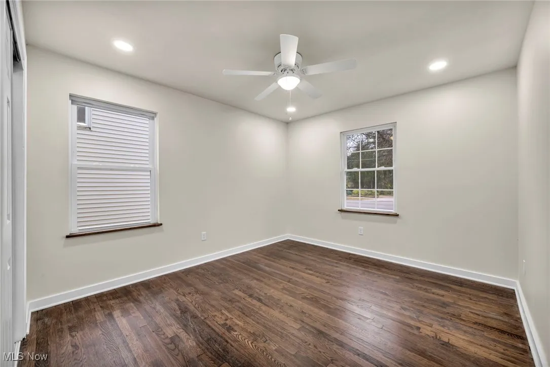 Unfurnished room featuring dark wood-type flooring, recessed lighting, and ceiling fan