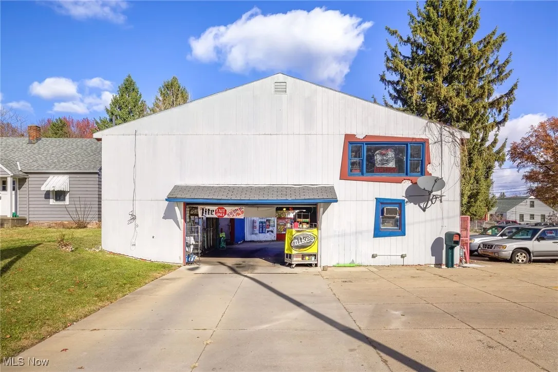 View of the commercial building/drive thru