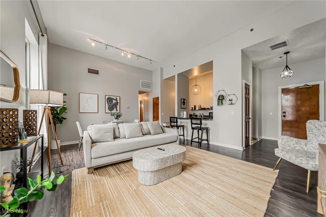 408 W Saint Clair Avenue # 505, Cleveland, Ohio 44113,MLS Now Listing ID