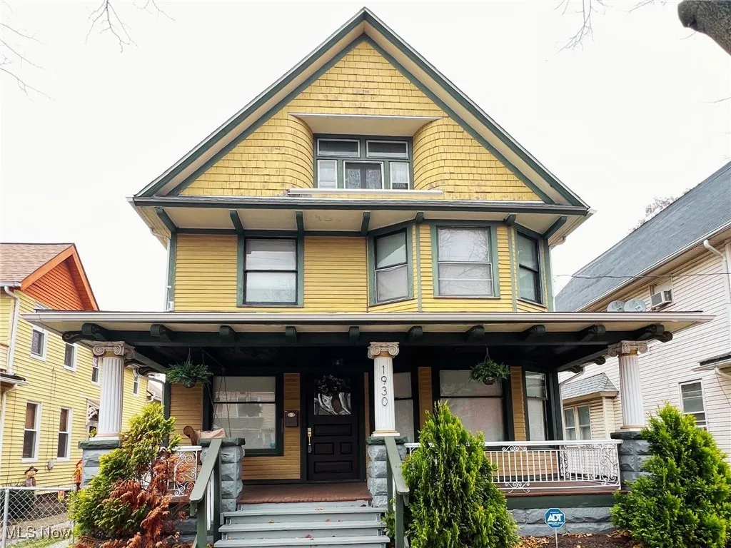 View of front of property featuring a porch