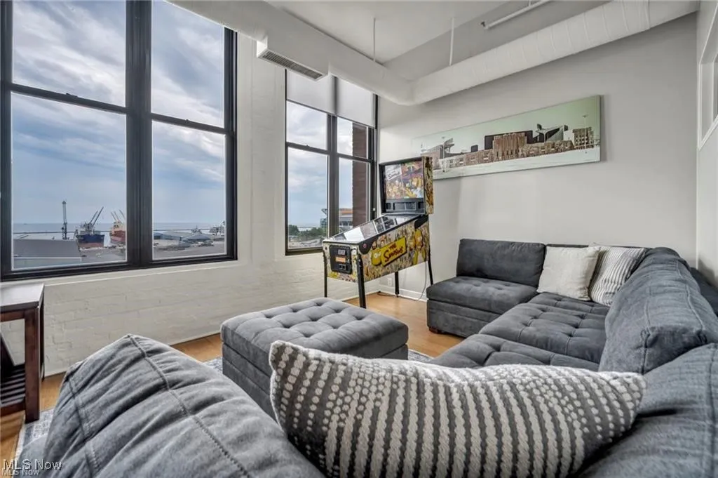 1133 W 9th Street # 412, Cleveland, Ohio 44113,MLS Now Listing ID