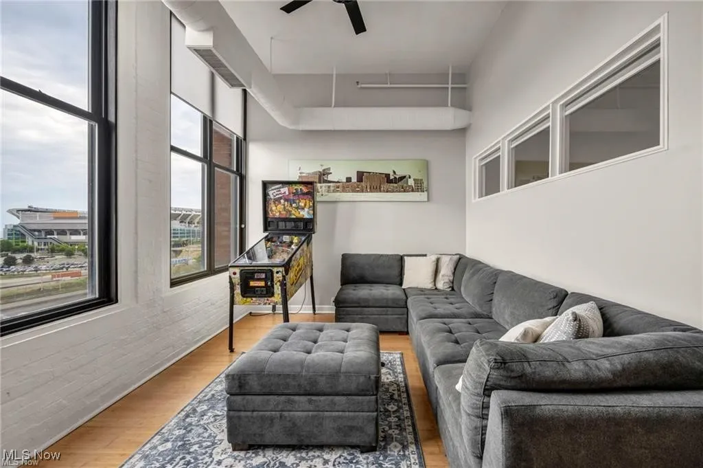 1133 W 9th Street # 412, Cleveland, Ohio 44113,MLS Now Listing ID