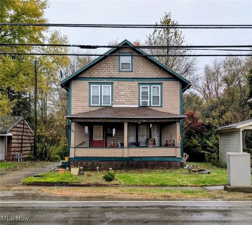 American foursquare style home featuring covered porch