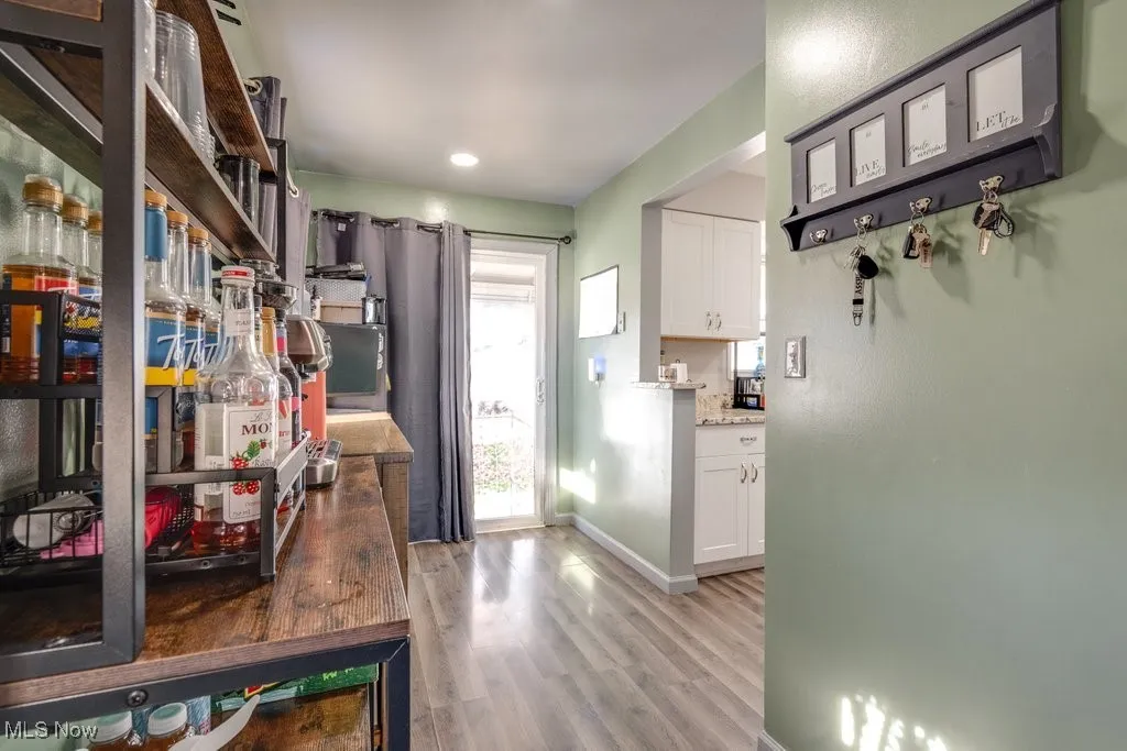 Eat-in part of kitchen