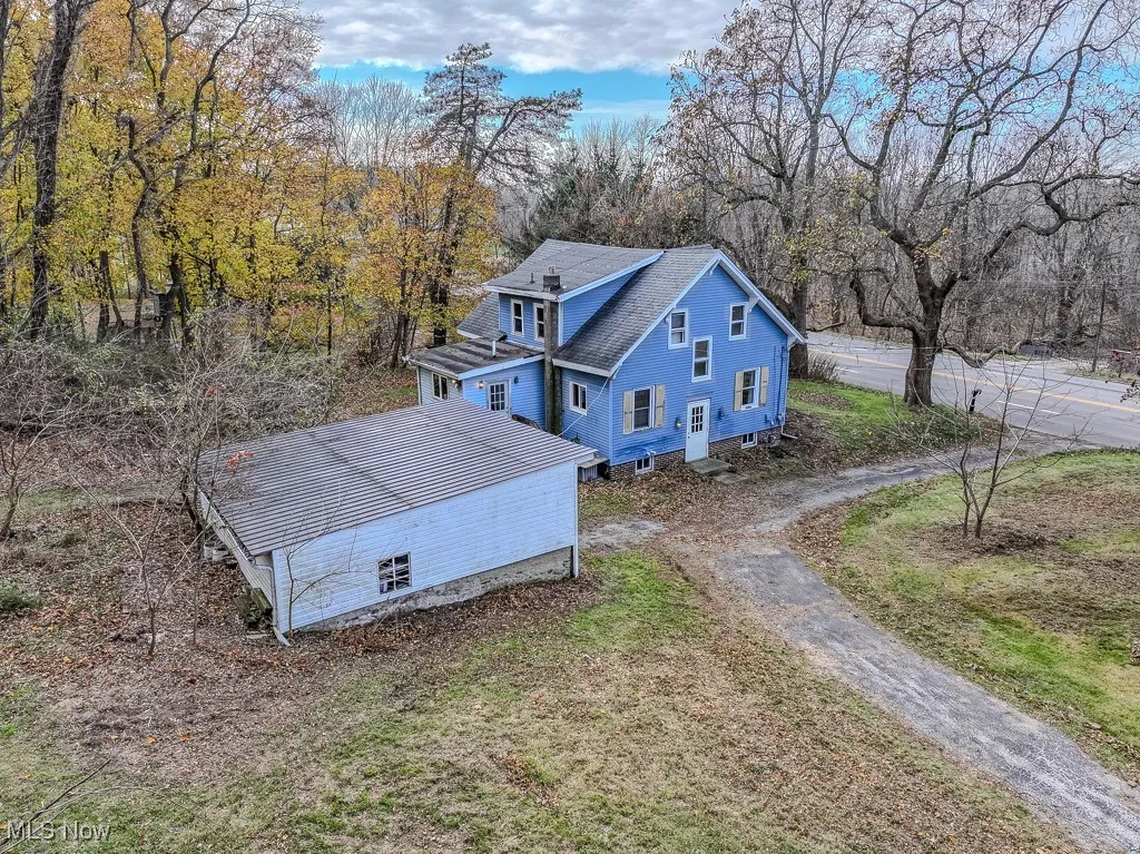 Horseshoe drive makes for extra parking and easy entrance and exits