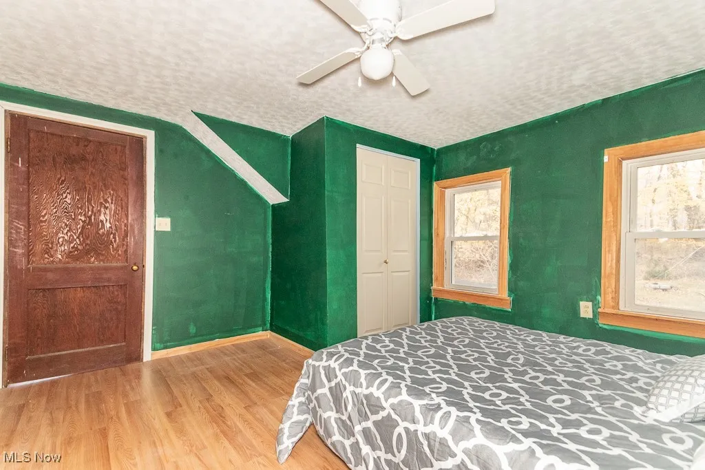 Natural light and closet in upstairs bedroom