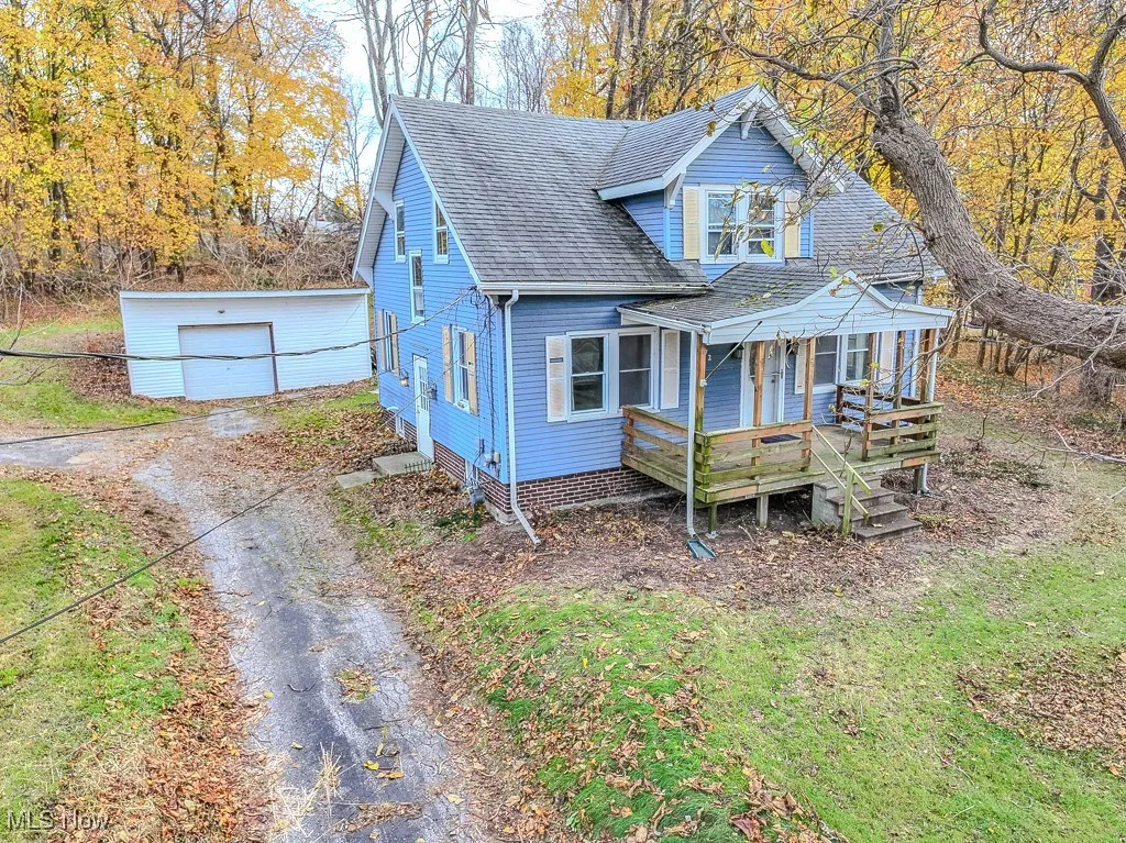 Aerial picture of front porch, side entrance, house and garage