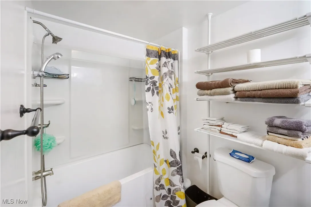 Upper level full bath