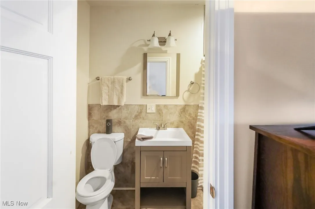 Master full bath on main level