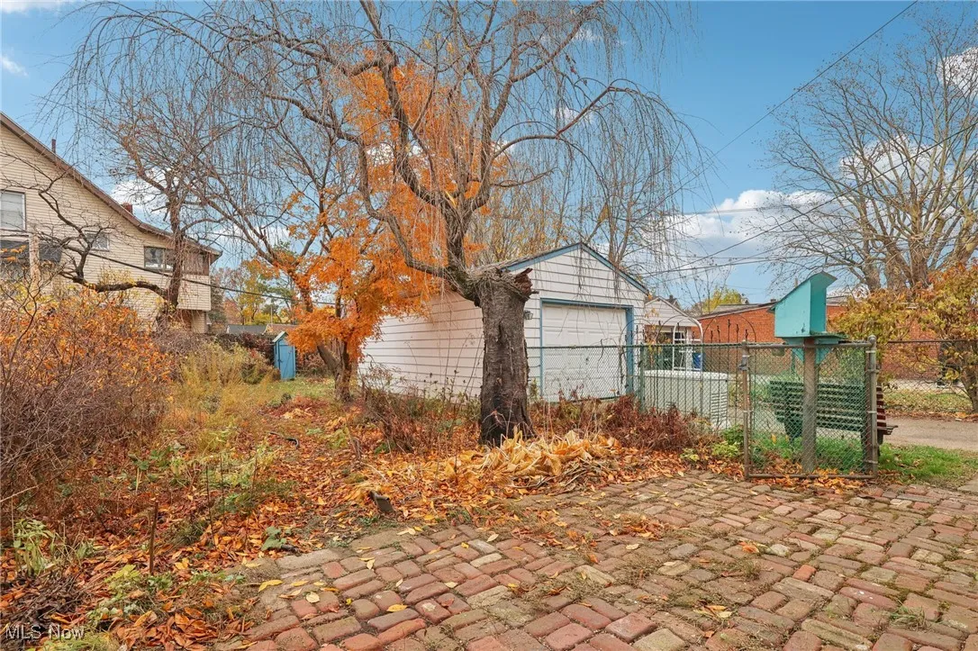 15007 lakeshore Boulevard, Cleveland, Ohio 44110,MLS Now Listing ID