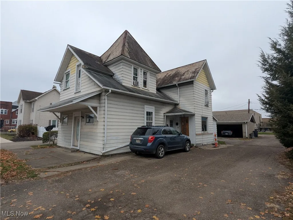 View of home's exterior