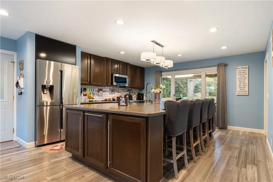 The eat-up breakfast bar provides additional seating.