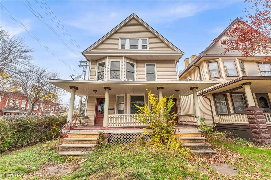 View of front facade with a porch