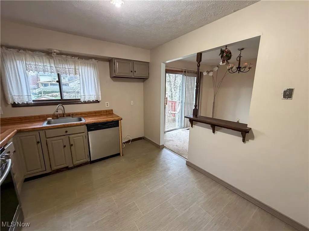 663 Meadowland Drive, Hubbard, Ohio 44425,MLS Now Listing ID