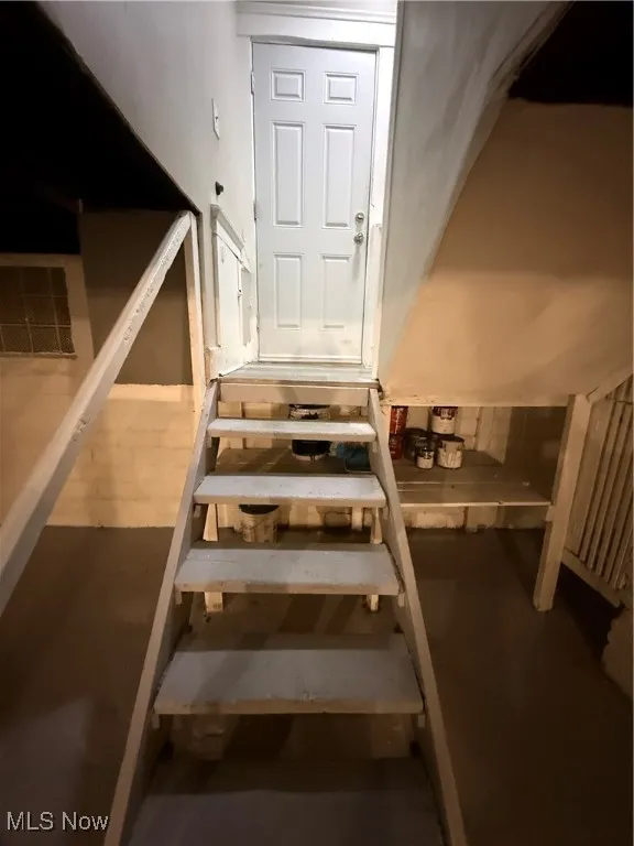 Stairway with concrete flooring