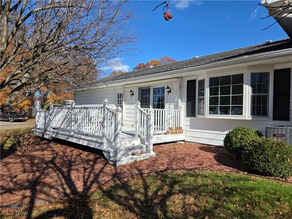 Rear Deck/Porch With
Awning (Present Owner Never Used Awning)