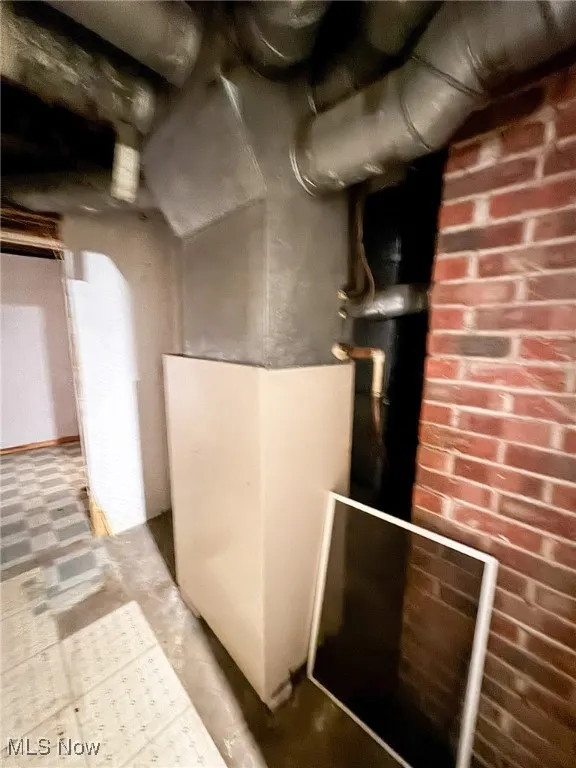 Utility room with heating unit