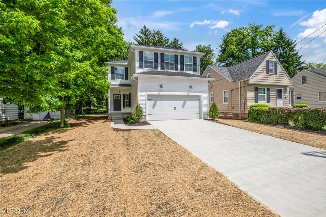View of front facade with a garage