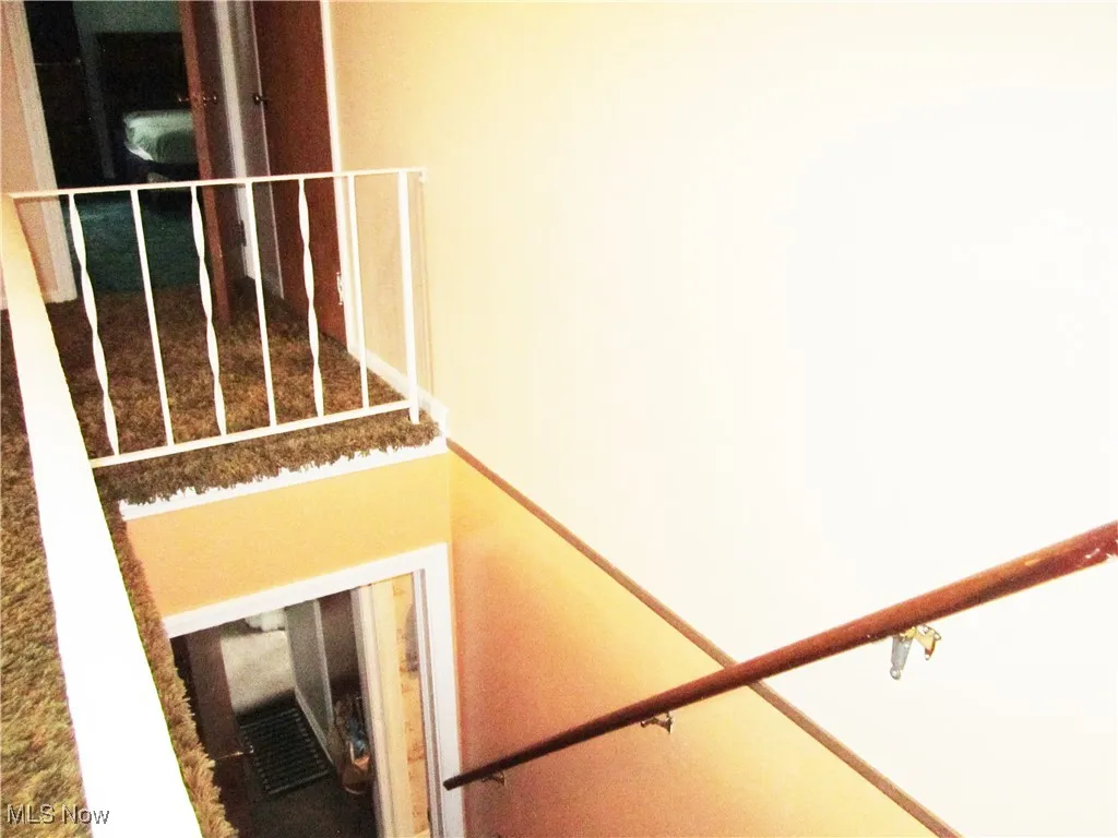 STAIRWAY TO UPSTAIRS BEDROOM