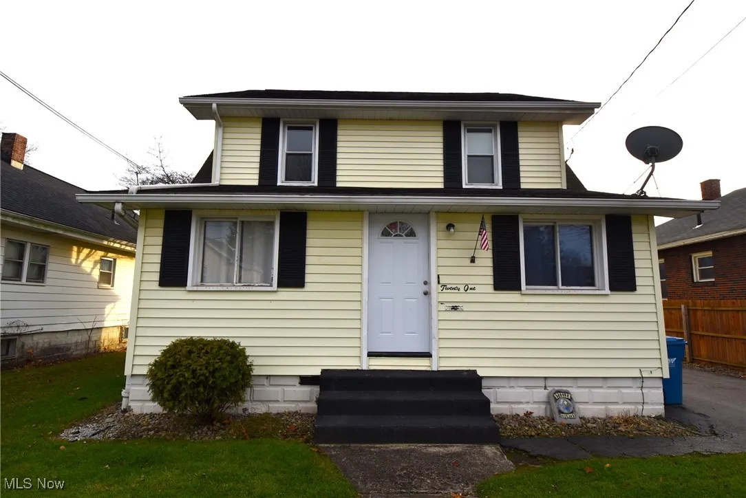 View of front of house with entry steps