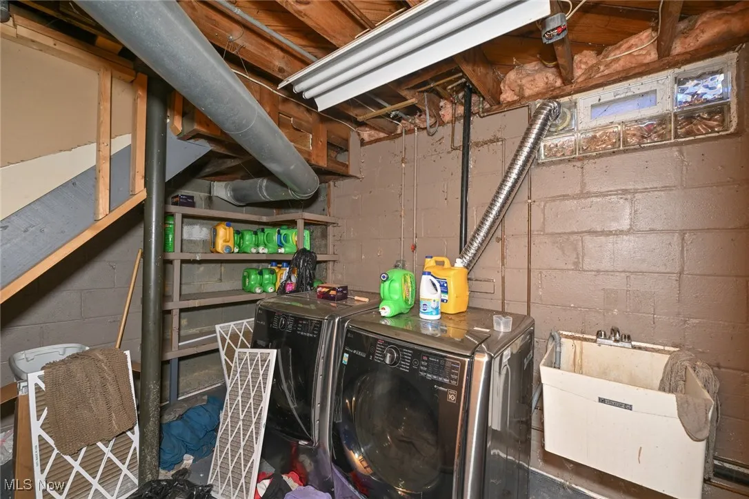 Washroom with washing machine and dryer