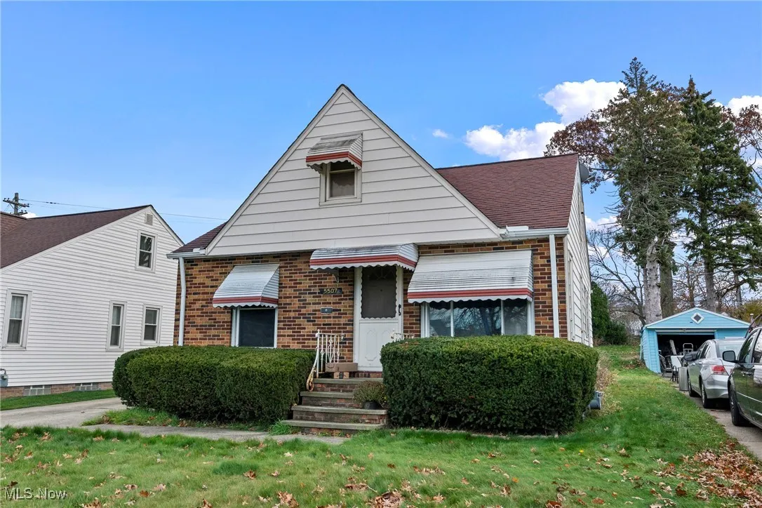Cape cod home featuring front yard
