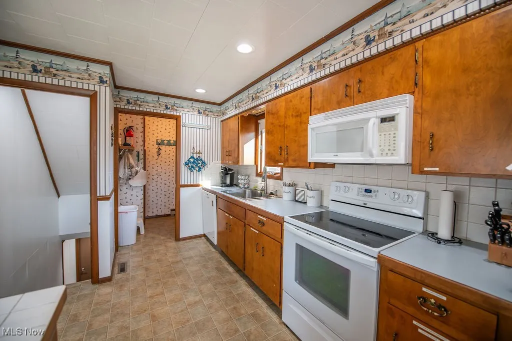 View of kithen area with appliances