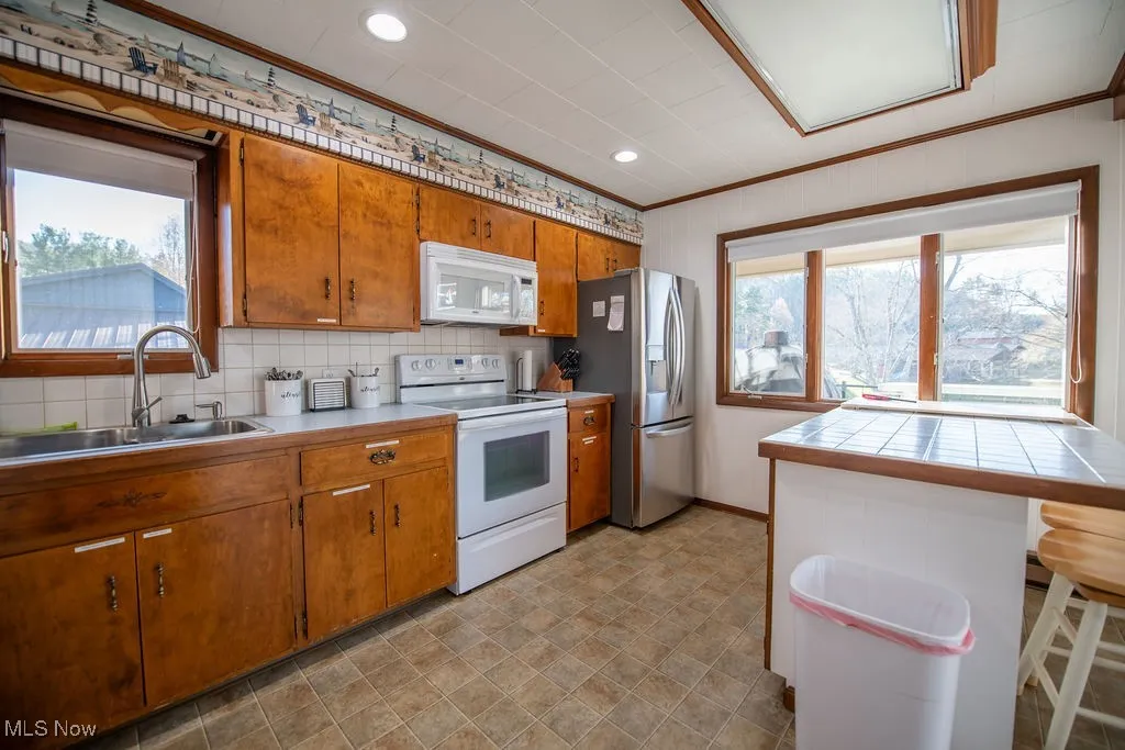 View of kitchen with eat in area