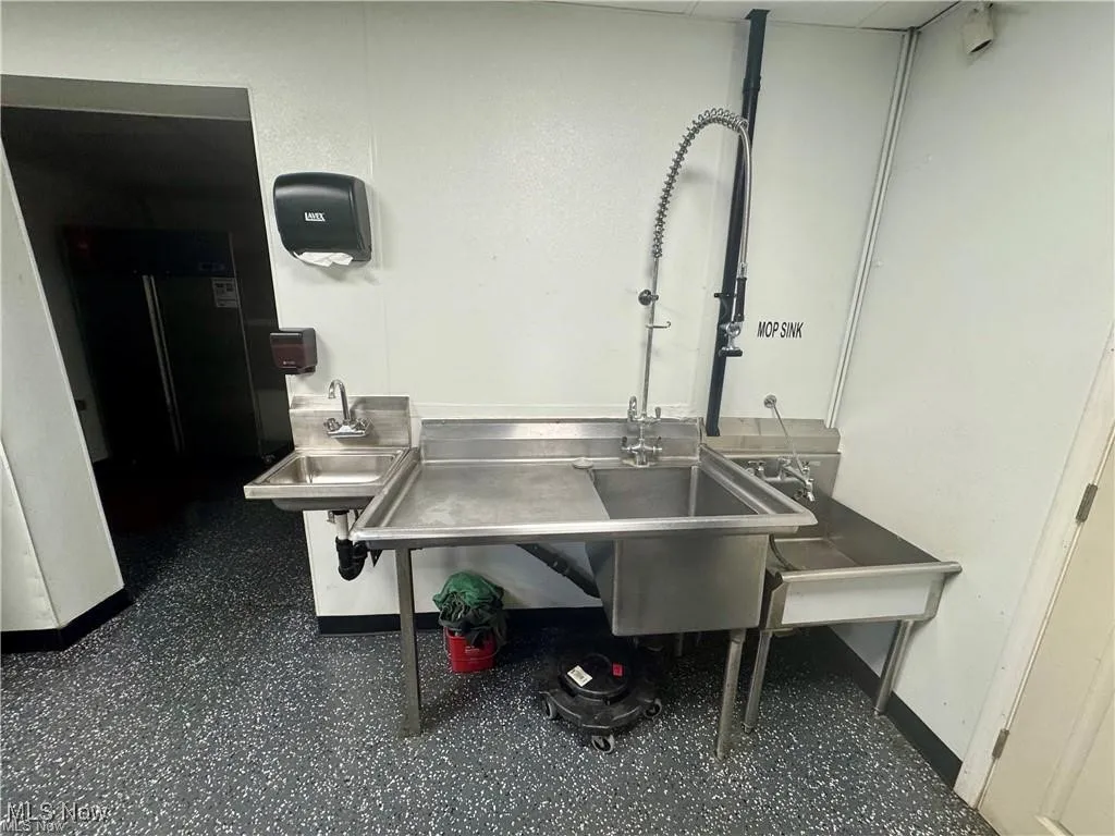 Detailed view of baseboards