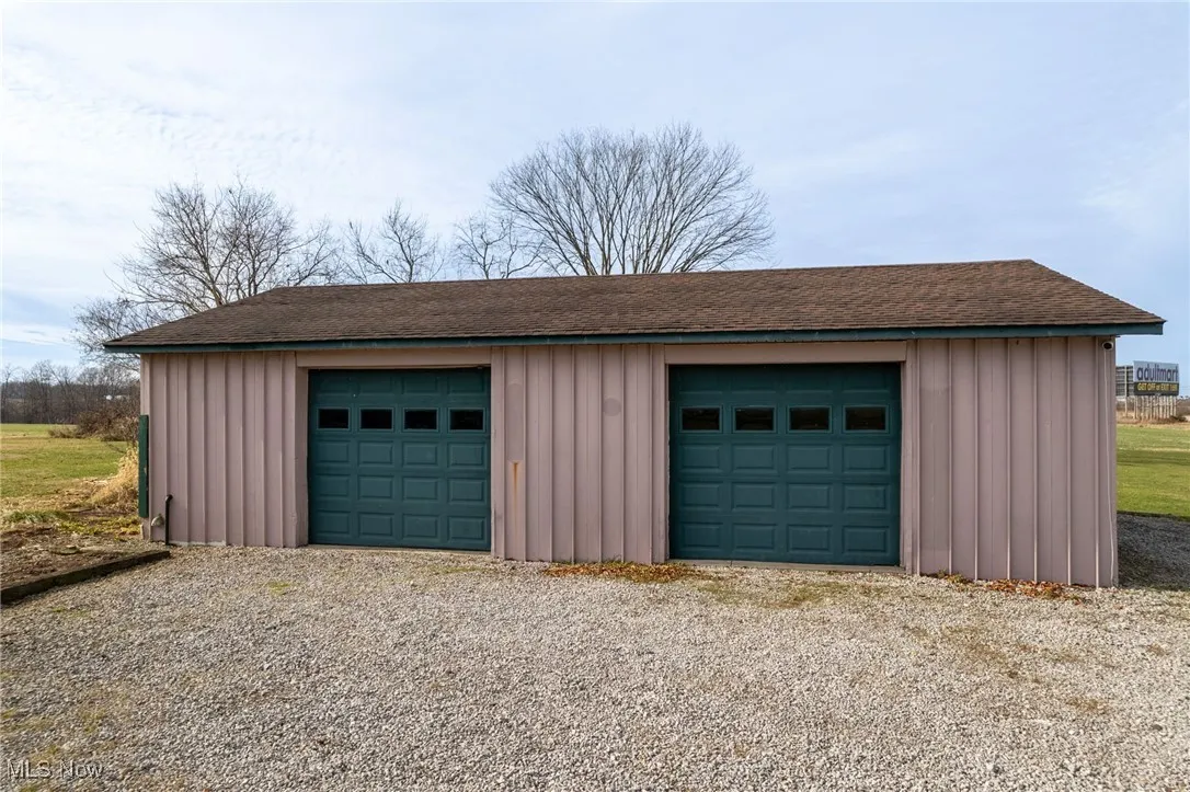 Detached Garage