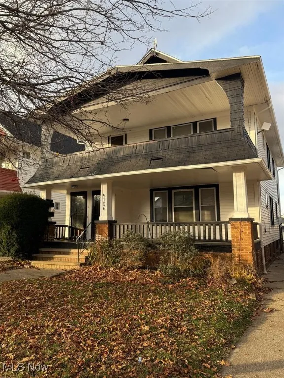 View of front of home featuring a porch