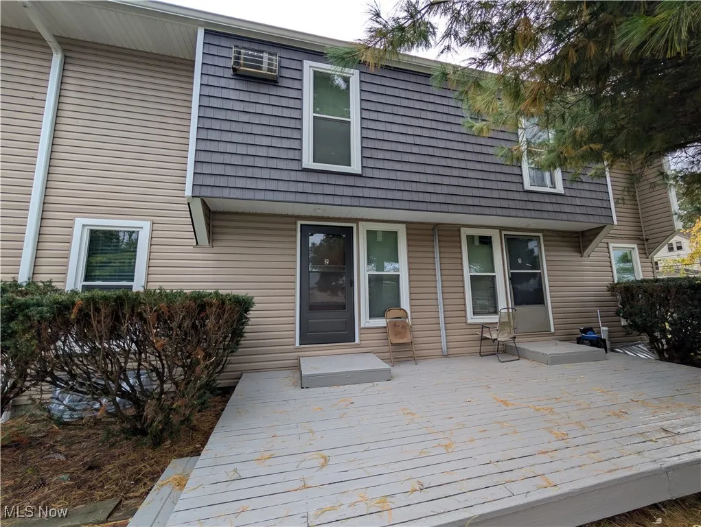 595 Dayton St Akron OH 44310 is a one bedroom townhouse in the North Hill area with a deck, storm door, basement, Living Room, Kitchen & entry on the 1st floor and the bedroom, bathroom and large oversized closet are on the 2nd floor. Recently replaced windows and siding  on the exterior and remodeled interior with new flooring, kitchen and bathroom. $750 per month plus electric by tenant. The landlord has provided trash pickup and off street parking lot. Property is just off Tallmadge Ave with easy access to Route 8.