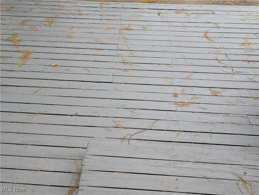 595 Dayton St Akron OH 44310 is a one bedroom townhouse in the North Hill area with a deck, storm door, basement, Living Room, Kitchen & entry on the 1st floor and the bedroom, bathroom and large oversized closet are on the 2nd floor. Recently replaced windows and siding  on the exterior and remodeled interior with new flooring, kitchen and bathroom. $750 per month plus electric by tenant. The landlord has provided trash pickup and off street parking lot. Property is just off Tallmadge Ave with easy access to Route 8.