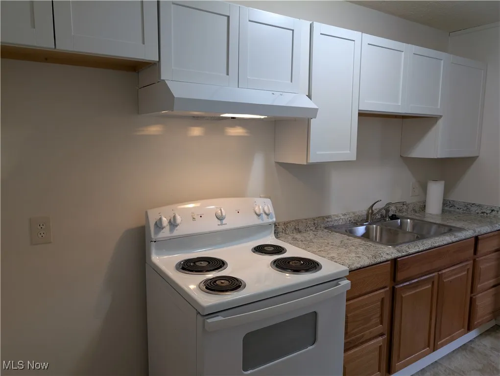 595 Dayton St Akron OH 44310 is a one bedroom townhouse in the North Hill area with a deck, storm door, basement, Living Room, Kitchen & entry on the 1st floor and the bedroom, bathroom and large oversized closet are on the 2nd floor. Recently replaced windows and siding  on the exterior and remodeled interior with new flooring, kitchen and bathroom. $750 per month plus electric by tenant. The landlord has provided trash pickup and off street parking lot. Property is just off Tallmadge Ave with easy access to Route 8.