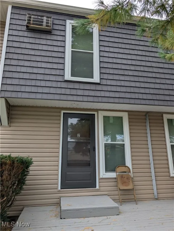 595 Dayton St Akron OH 44310 is a one bedroom townhouse in the North Hill area with a deck, storm door, basement, Living Room, Kitchen & entry on the 1st floor and the bedroom, bathroom and large oversized closet are on the 2nd floor. Recently replaced windows and siding  on the exterior and remodeled interior with new flooring, kitchen and bathroom. $750 per month plus electric by tenant. The landlord has provided trash pickup and off street parking lot. Property is just off Tallmadge Ave with easy access to Route 8.