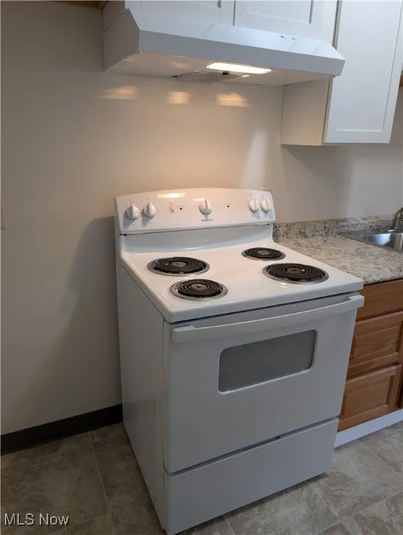 595 Dayton St Akron OH 44310 is a one bedroom townhouse in the North Hill area with a deck, storm door, basement, Living Room, Kitchen & entry on the 1st floor and the bedroom, bathroom and large oversized closet are on the 2nd floor. Recently replaced windows and siding  on the exterior and remodeled interior with new flooring, kitchen and bathroom. $750 per month plus electric by tenant. The landlord has provided trash pickup and off street parking lot. Property is just off Tallmadge Ave with easy access to Route 8.