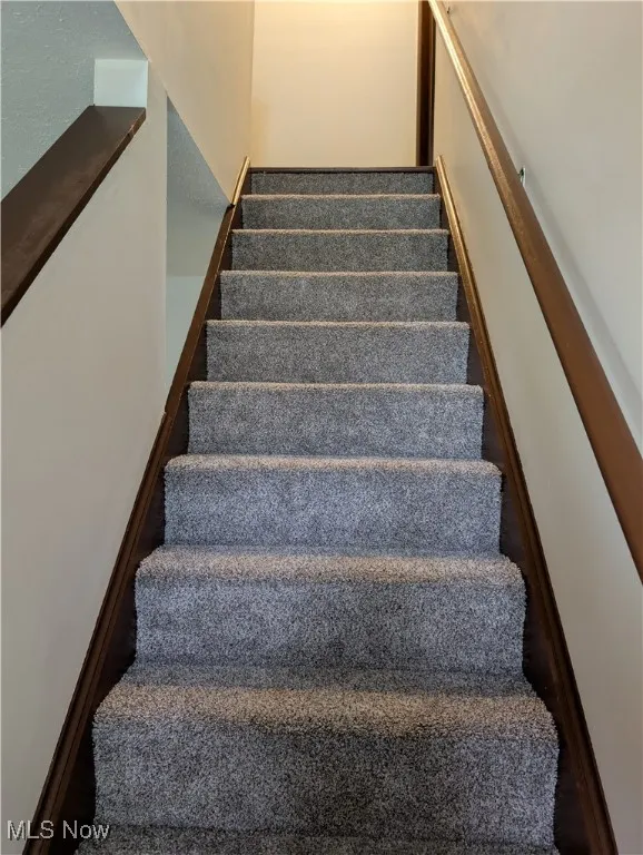 595 Dayton St Akron OH 44310 is a one bedroom townhouse in the North Hill area with a deck, storm door, basement, Living Room, Kitchen & entry on the 1st floor and the bedroom, bathroom and large oversized closet are on the 2nd floor. Recently replaced windows and siding  on the exterior and remodeled interior with new flooring, kitchen and bathroom. $750 per month plus electric by tenant. The landlord has provided trash pickup and off street parking lot. Property is just off Tallmadge Ave with easy access to Route 8.