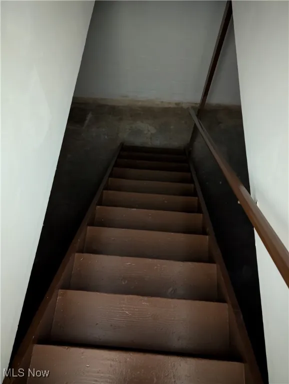 595 Dayton St Akron OH 44310 is a one bedroom townhouse in the North Hill area with a deck, storm door, basement, Living Room, Kitchen & entry on the 1st floor and the bedroom, bathroom and large oversized closet are on the 2nd floor. Recently replaced windows and siding  on the exterior and remodeled interior with new flooring, kitchen and bathroom. $750 per month plus electric by tenant. The landlord has provided trash pickup and off street parking lot. Property is just off Tallmadge Ave with easy access to Route 8.