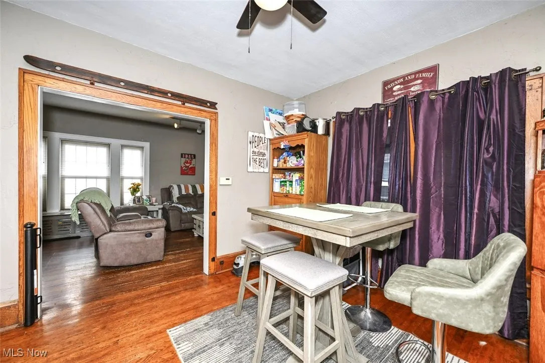 *DEDICATED FORMAL DINING RM W/CEILING FAN AND BACK DOOR ACCESS