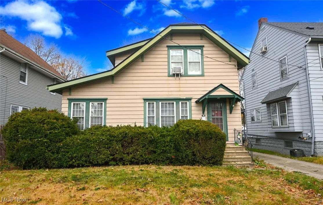 *WELCOME HOME! 449 KATHRON IN CUYAHOGA FALLS