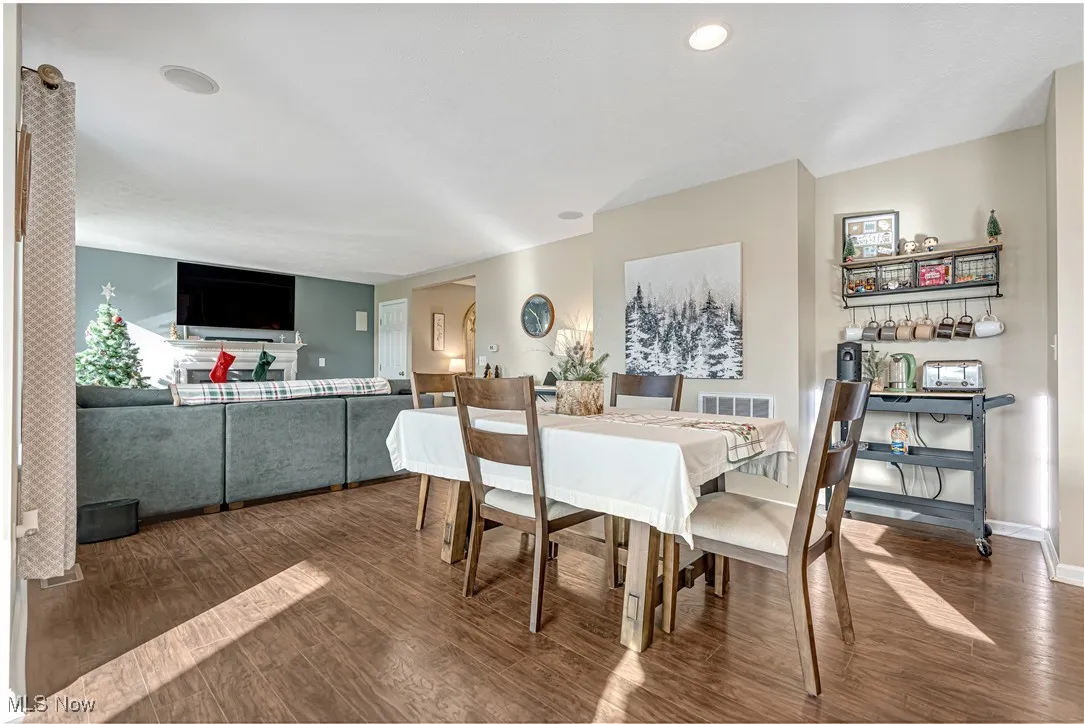 Spacious Dining space