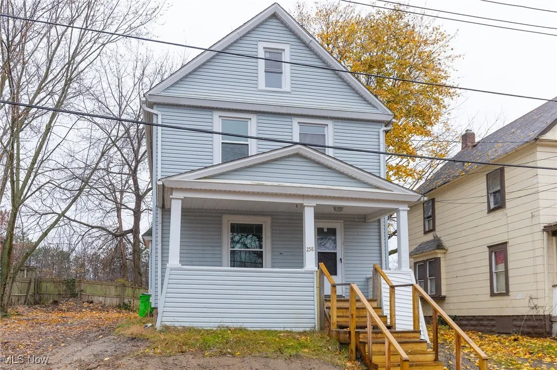 American foursquare style home with covered porch