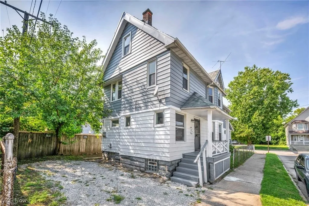 View of side of home
