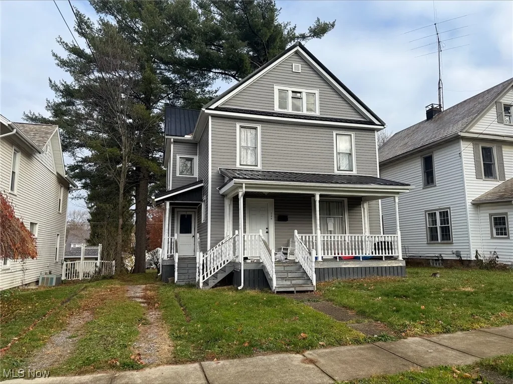 American foursquare style home with a front yard and a porch
