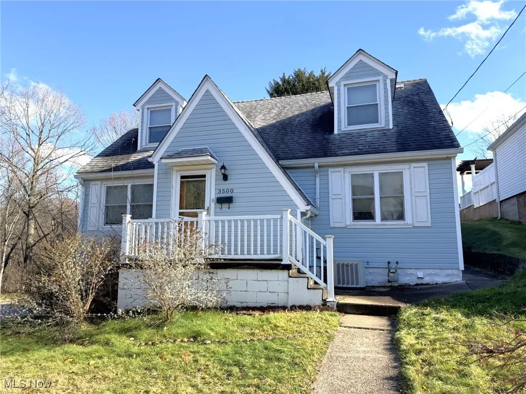 Front view of home featuring a front lawn